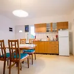 With 1 Bedroom Prázdninový dům Njivice