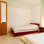 With 1 Bedroom Prázdninový dům Njivice