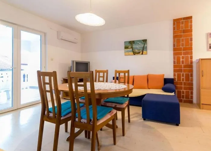 With 1 Bedroom בית נופש נייביצה