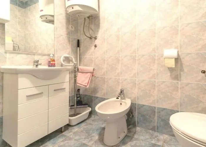 With 1 Bedroom נייביצה