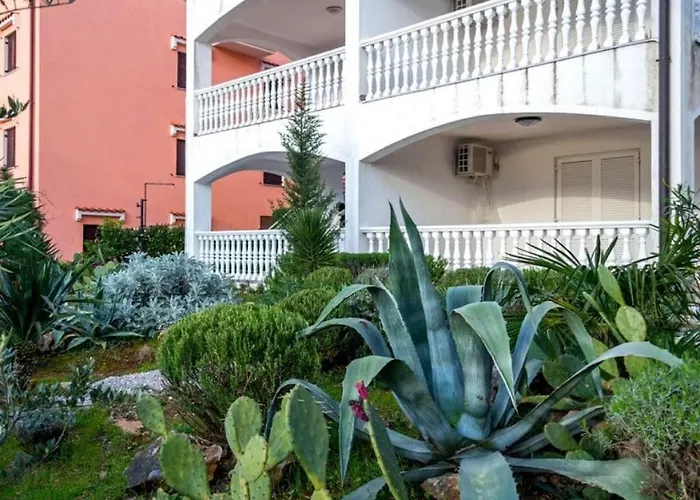 With 1 Bedroom * Njivice